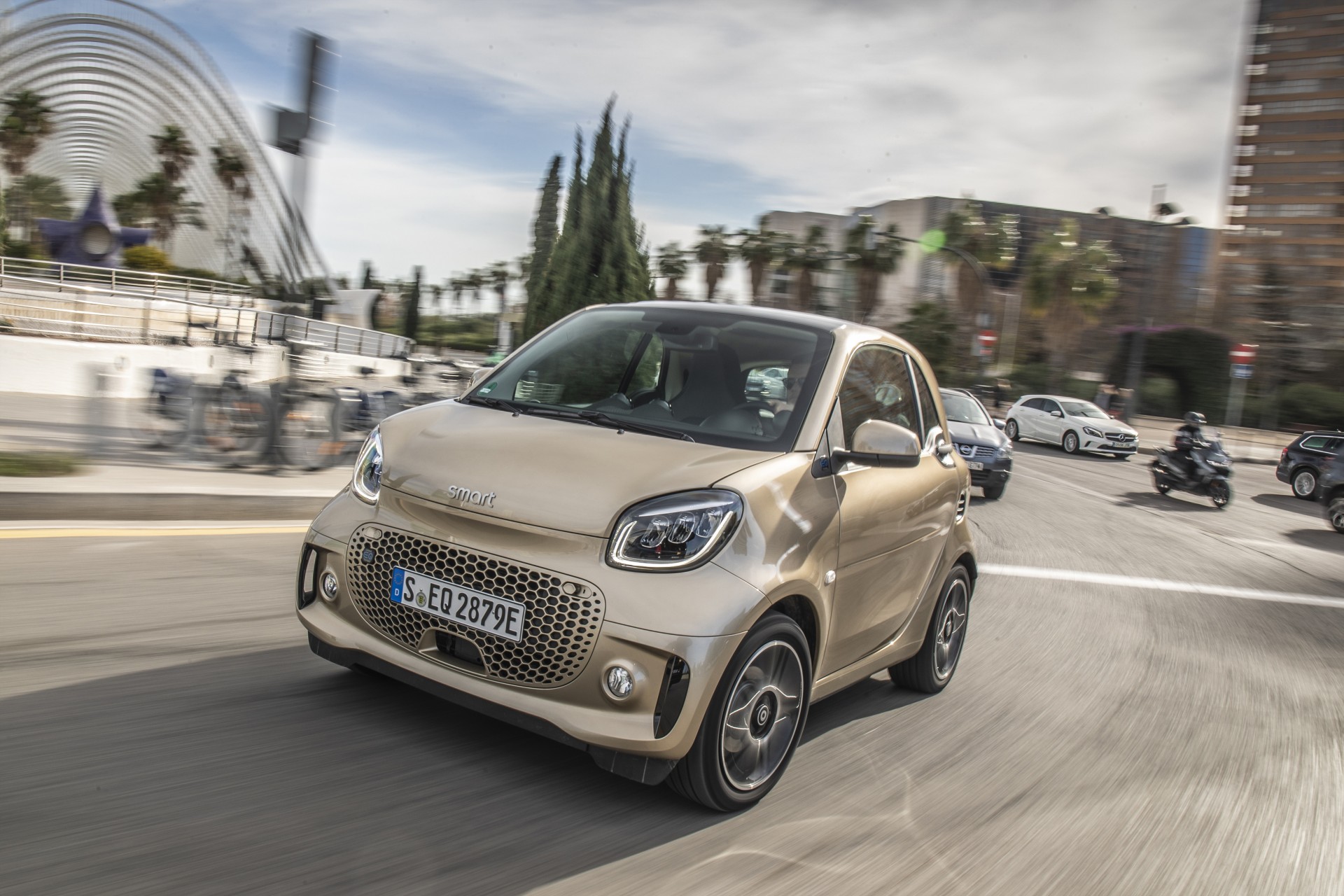 smart fortwo: Πόσο κοστίζει το μικρότερο αυτοκίνητο της αγοράς;