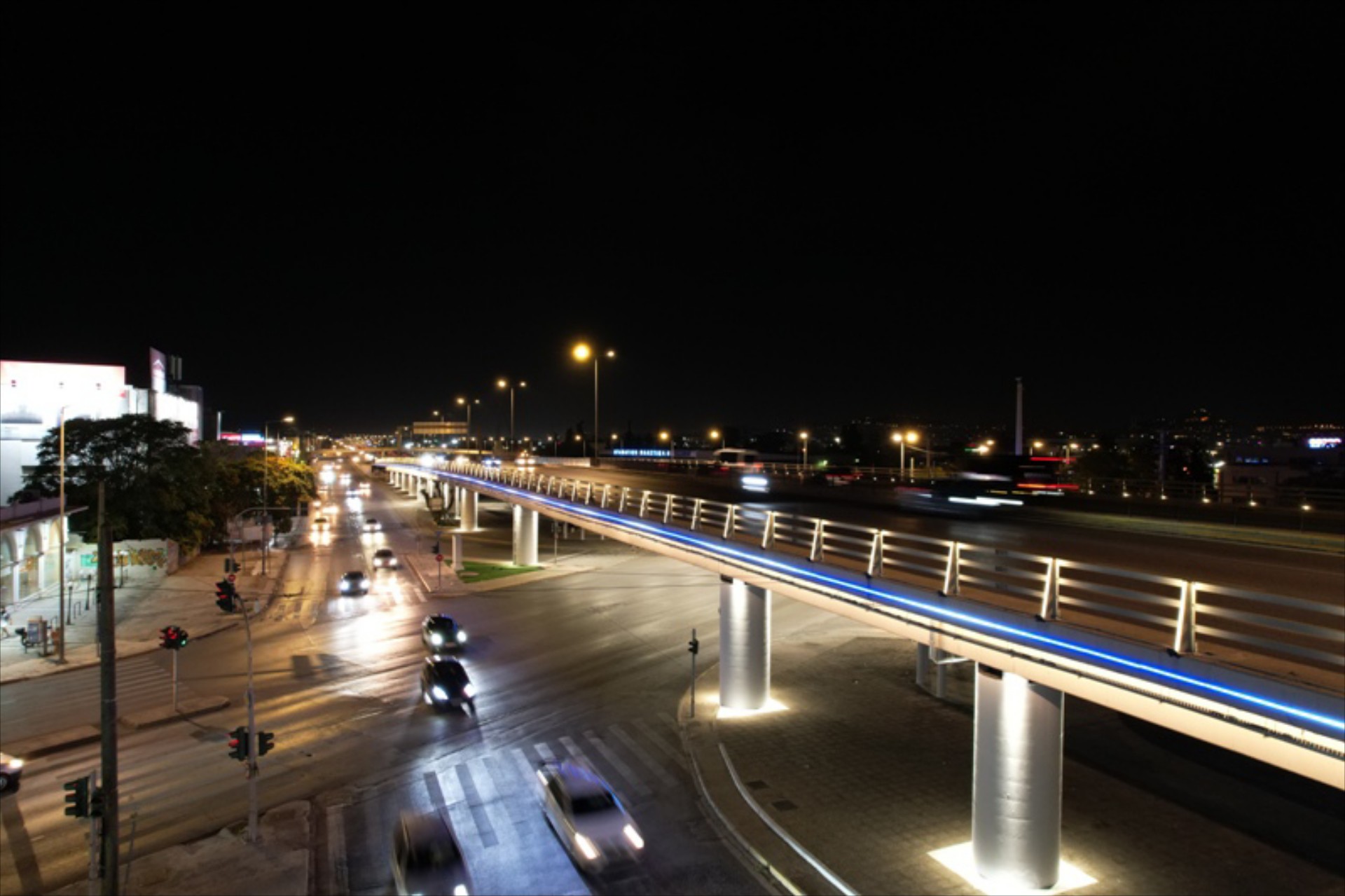 Αττική: Η κεντρική γέφυρα που γέμισε με φώτα LED – Δείτε ποια είναι