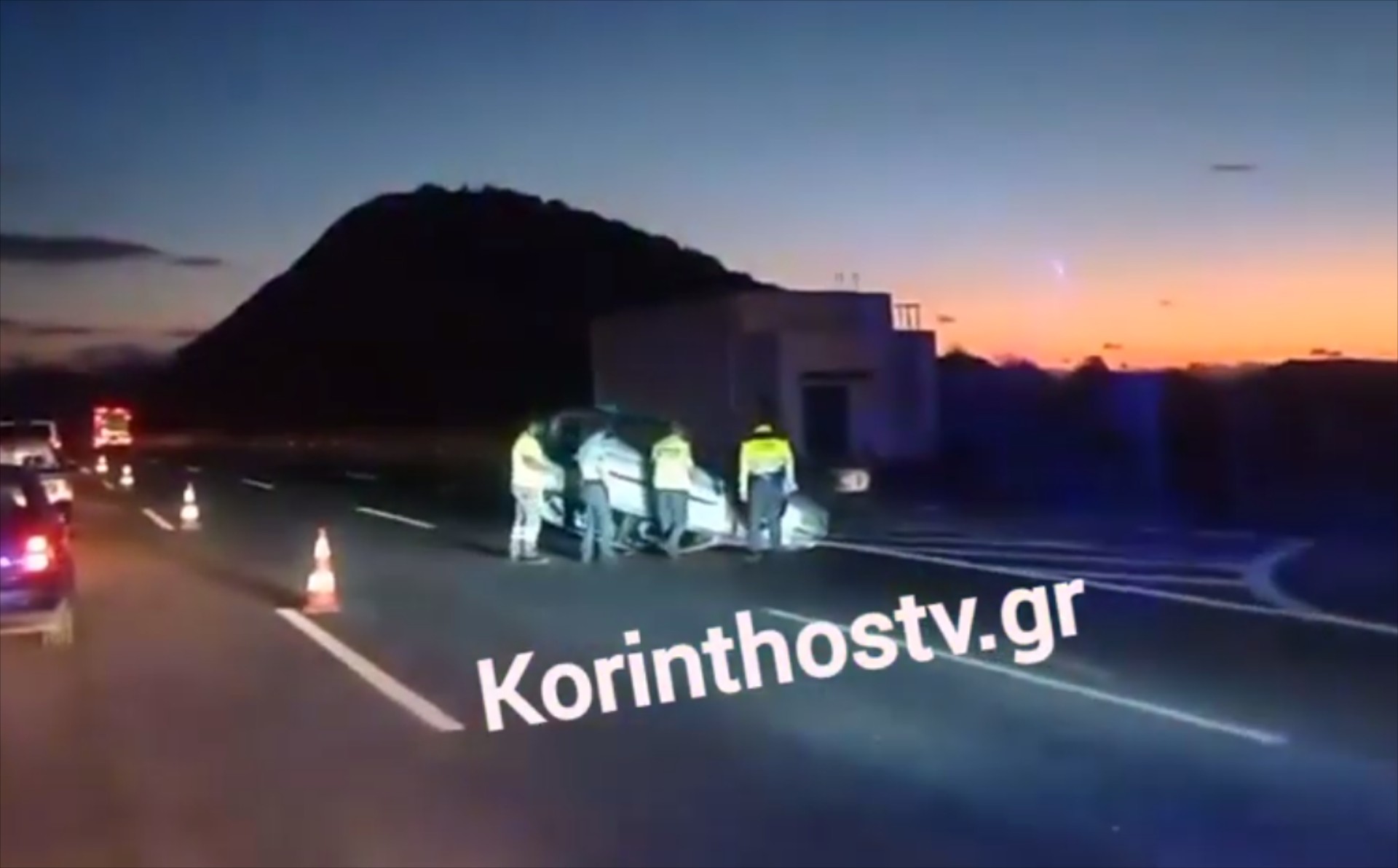 Τούμπαρε αυτοκίνητο στην εθνική οδό Αθηνών-Κορίνθου – Δείτε το video