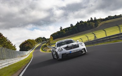 Video: Η Porsche 911 GT3 RS στο Nurburgring: Πόσο ταχύτερη είναι από την «απλή» GT3;