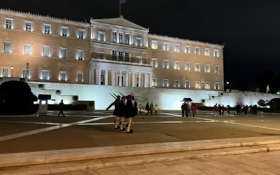 Θανατηφόρο τροχαίο έξω από τη Βουλή – Νεκρός ένας 25χρονος [video]