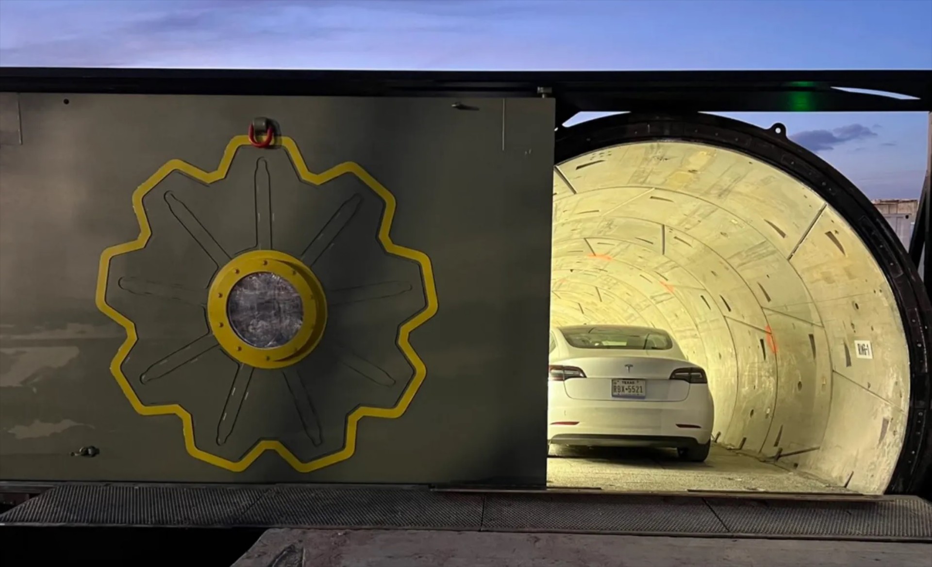 Έρχονται ταξίδια με 1.000 km/h; Ο Elon Musk δοκιμάζει το Hyperloop