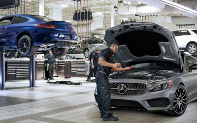 Θες να μάθεις πώς γίνεται το service του αυτοκινήτου; Δες τα μαθήματα της Mercedes [video] 