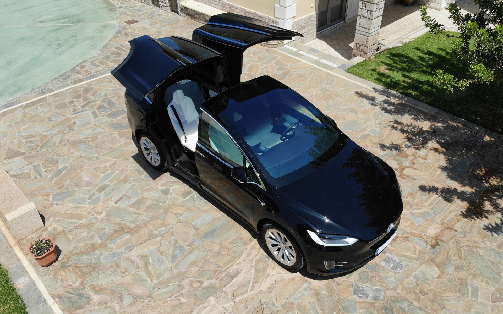 Κάτοχος Tesla Model X το λέει «αυτοκτονικό παιχνίδι» και ξεφτιλίζεται στο δικαστήριο