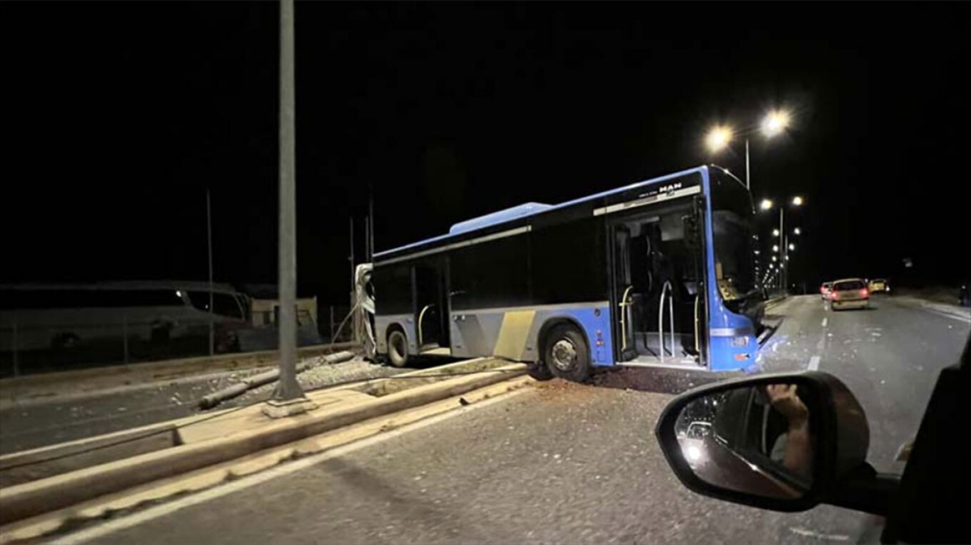 Τρελή πορεία λεωφορείου στα Σπάτα – Πέρασε στο αντίθετο ρεύμα 