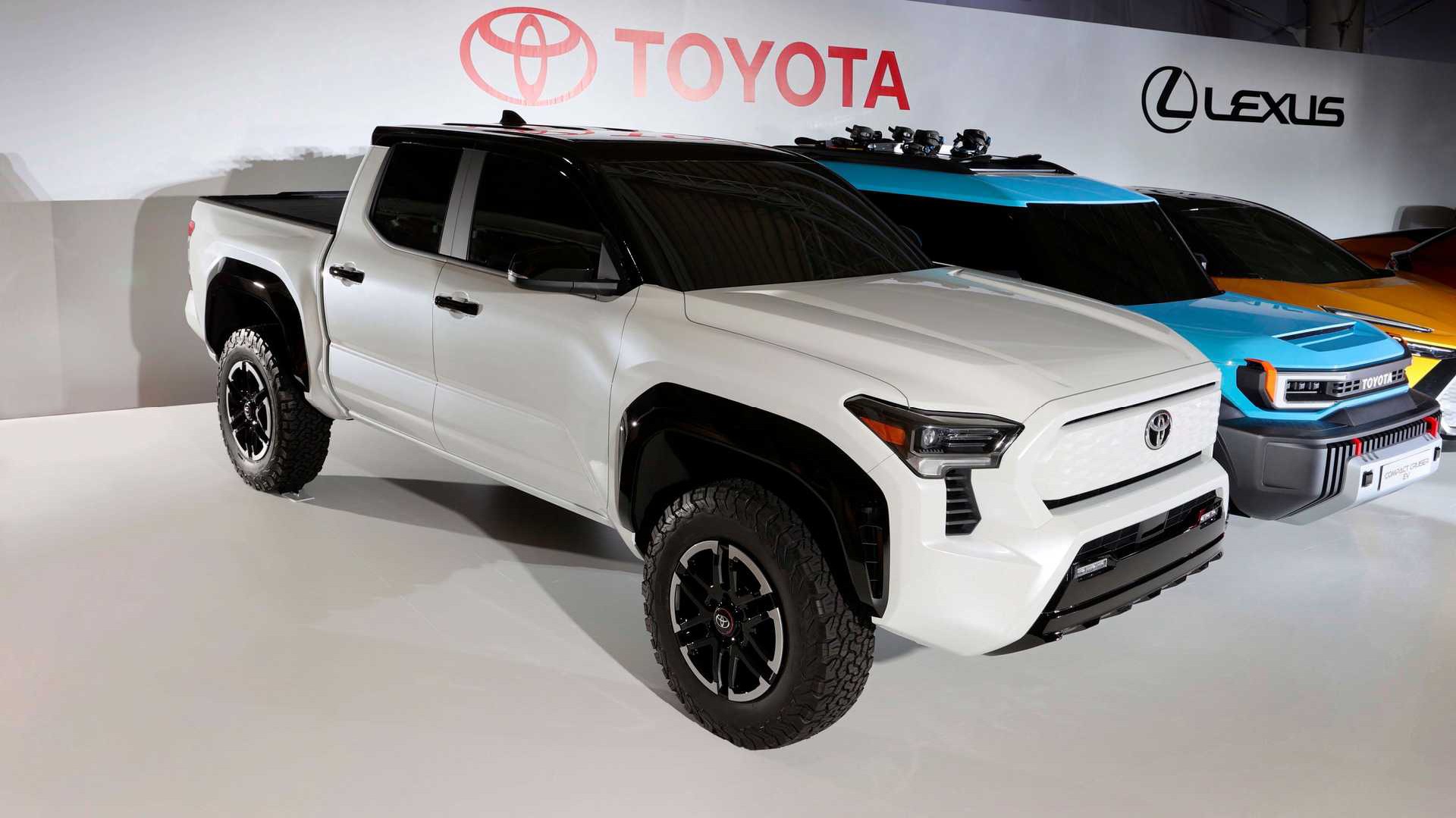 Toyota: Το ηλεκτρικό pick-up της δεν υπάρχει αλλά... ψηφίζεται ως το καλύτερο!