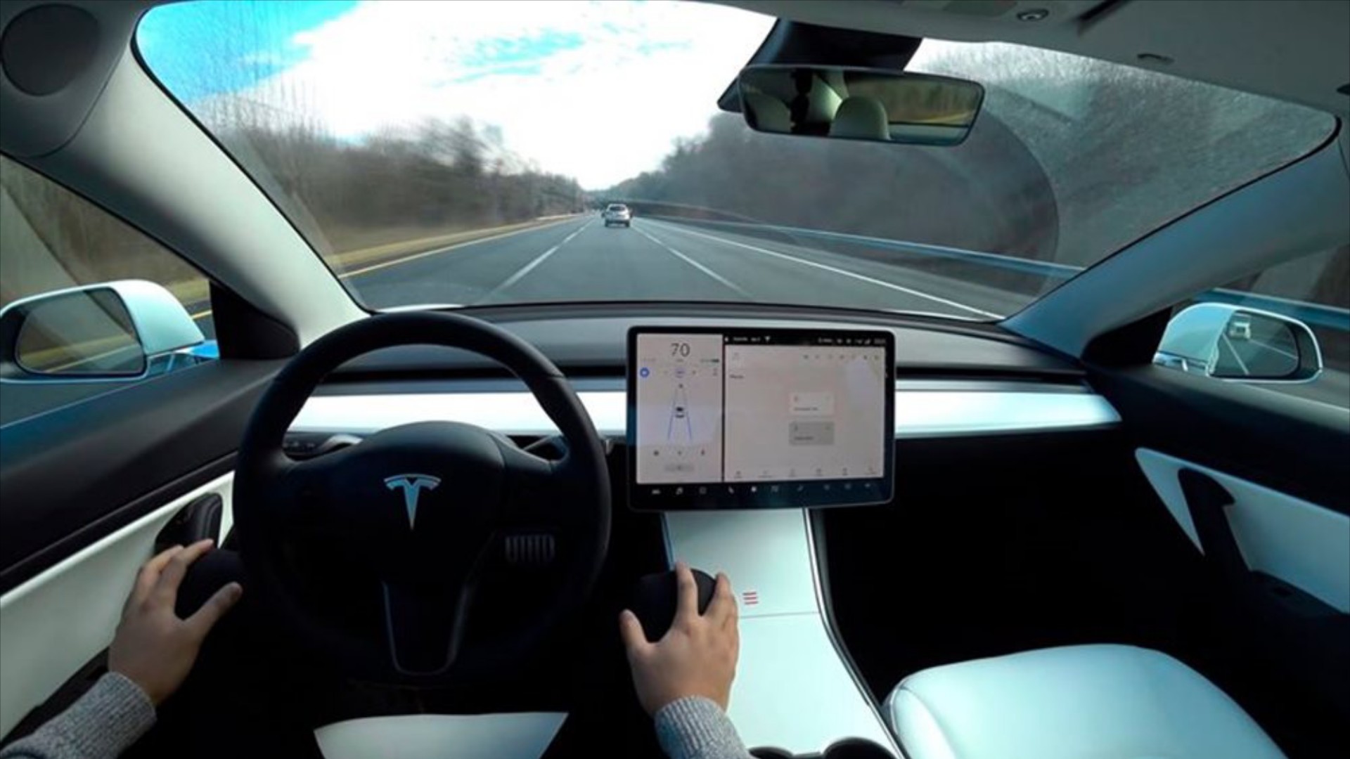 Tesla: Δωρεάν αναβάθμιση λόγω κατηγοριών για παραπλανητική διαφήμιση!