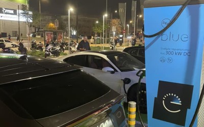 Μπήκε ο πιο γρήγορος φορτιστής στην Ελλάδα - Πού βρίσκεται;