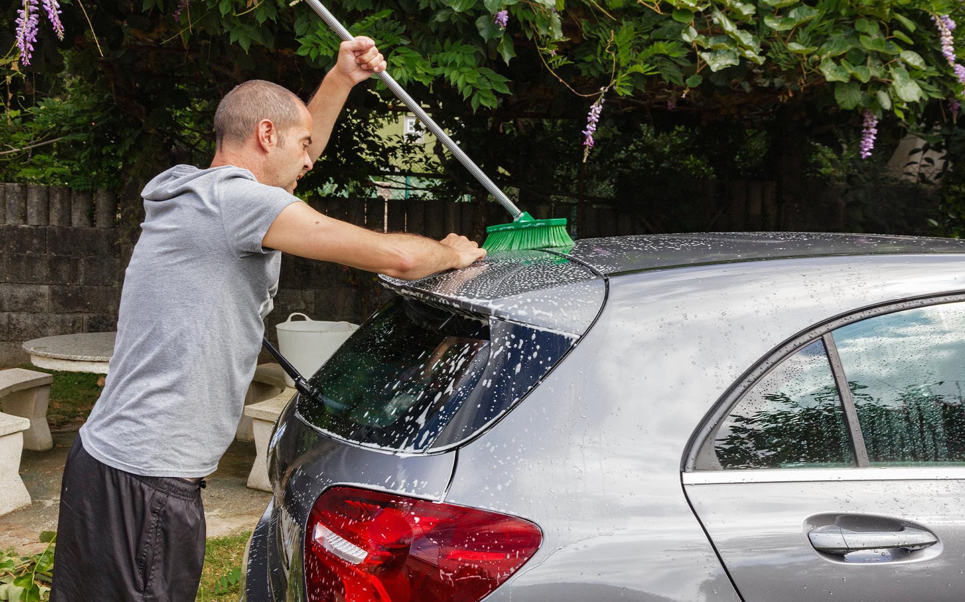 Πως βγάζω το ρετσίνι από το αυτοκίνητο; 