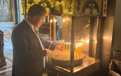 Ενεπλάκη σε τροχαίο ο Άδωνις Γεωργιάδης – Άναψε κερί σε εκκλησία