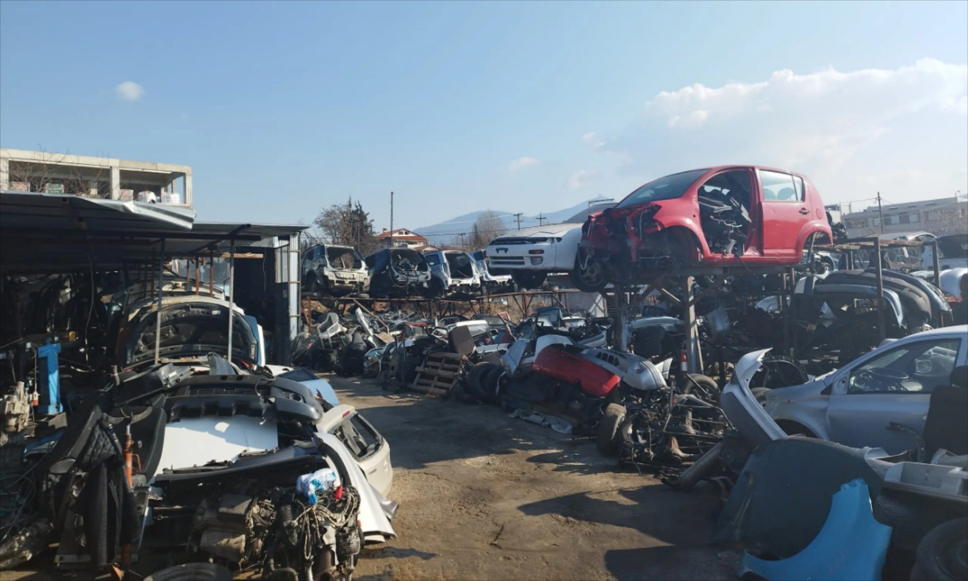 Πατέρας και κόρη είχαν κλέψει 39 αυτοκίνητα από την Αθήνα – Τα διέλυαν στη Θεσσαλονίκη [video]
