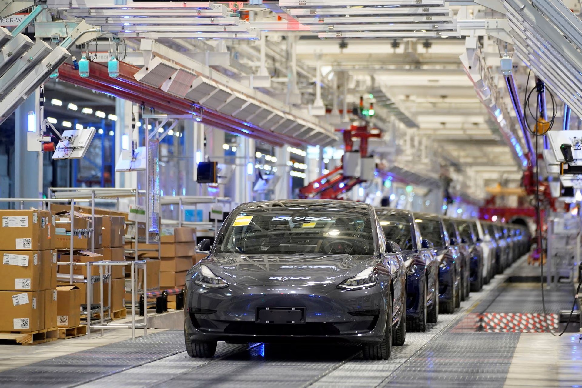 Video: Δες πώς φτιάχνεται το Tesla Model Y