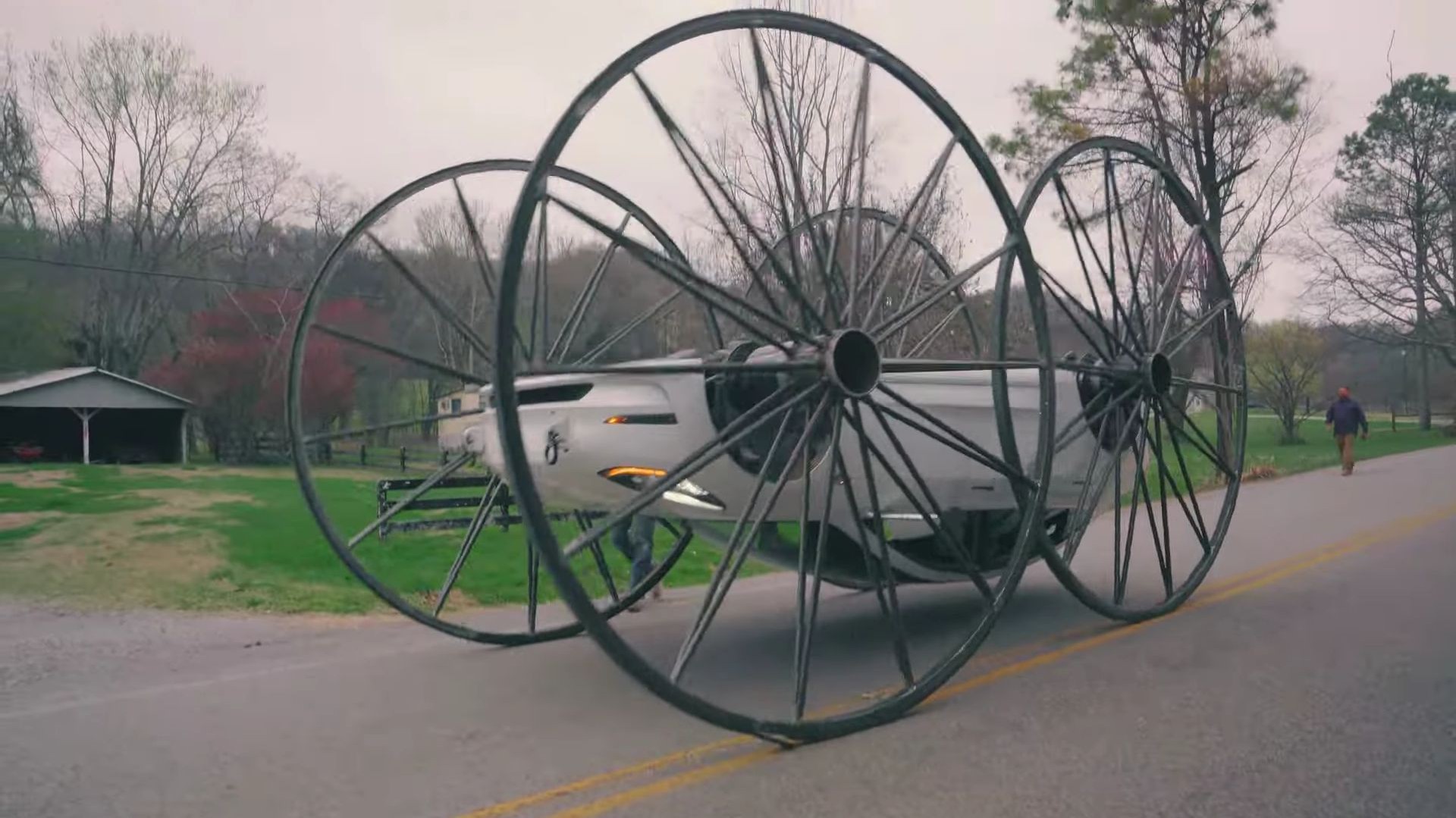 Το ανάποδο Tesla Model 3 που έγινε viral [video]