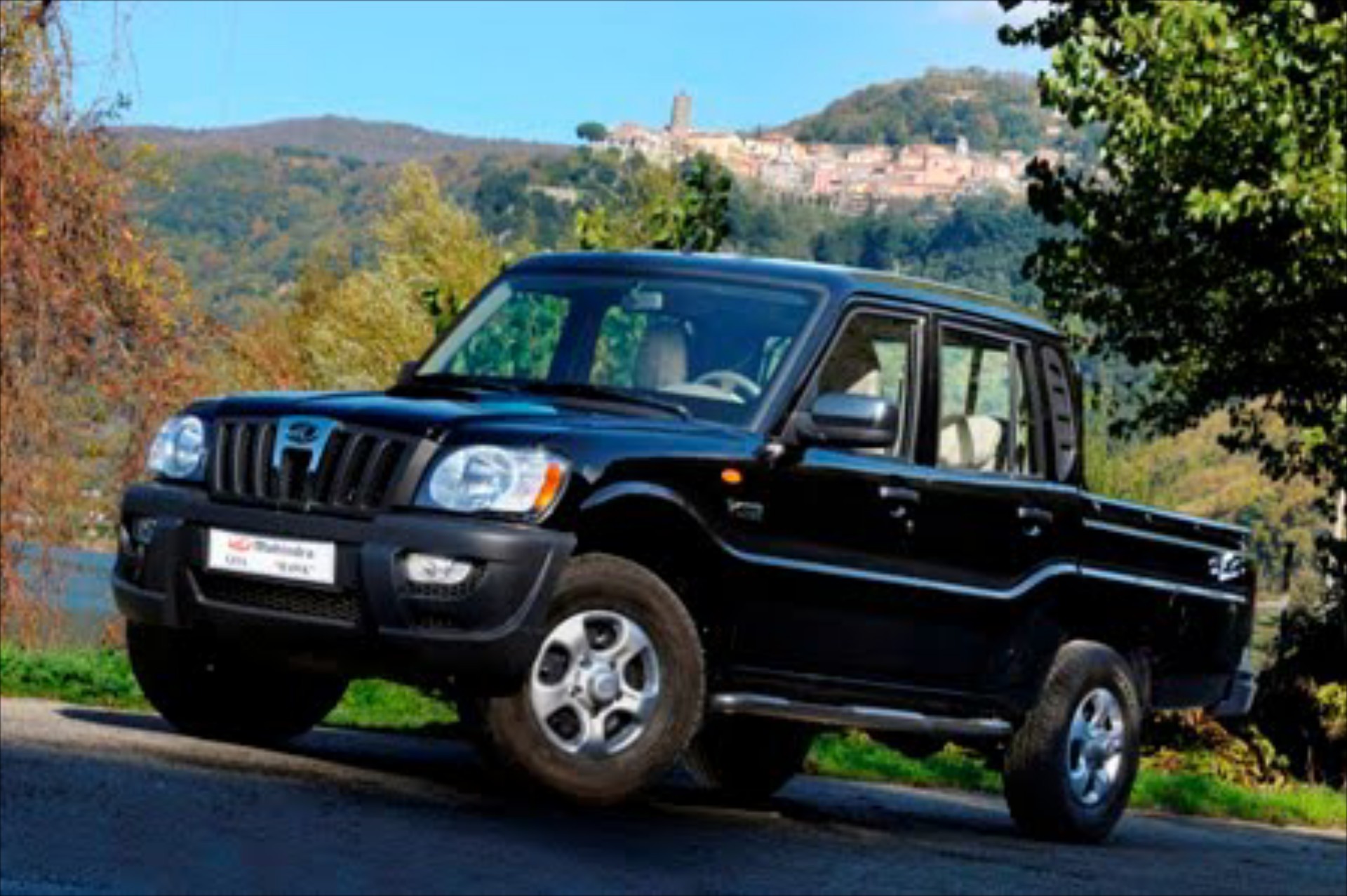 Mahidra Goa M-Hawk Pick-up