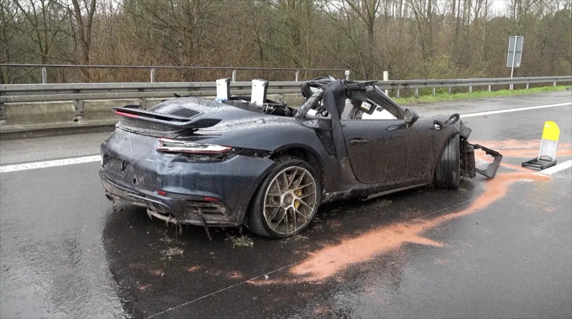 Τρομακτικό τροχαίο με 3 Porsche και 4 νεκρούς – Δείτε το video