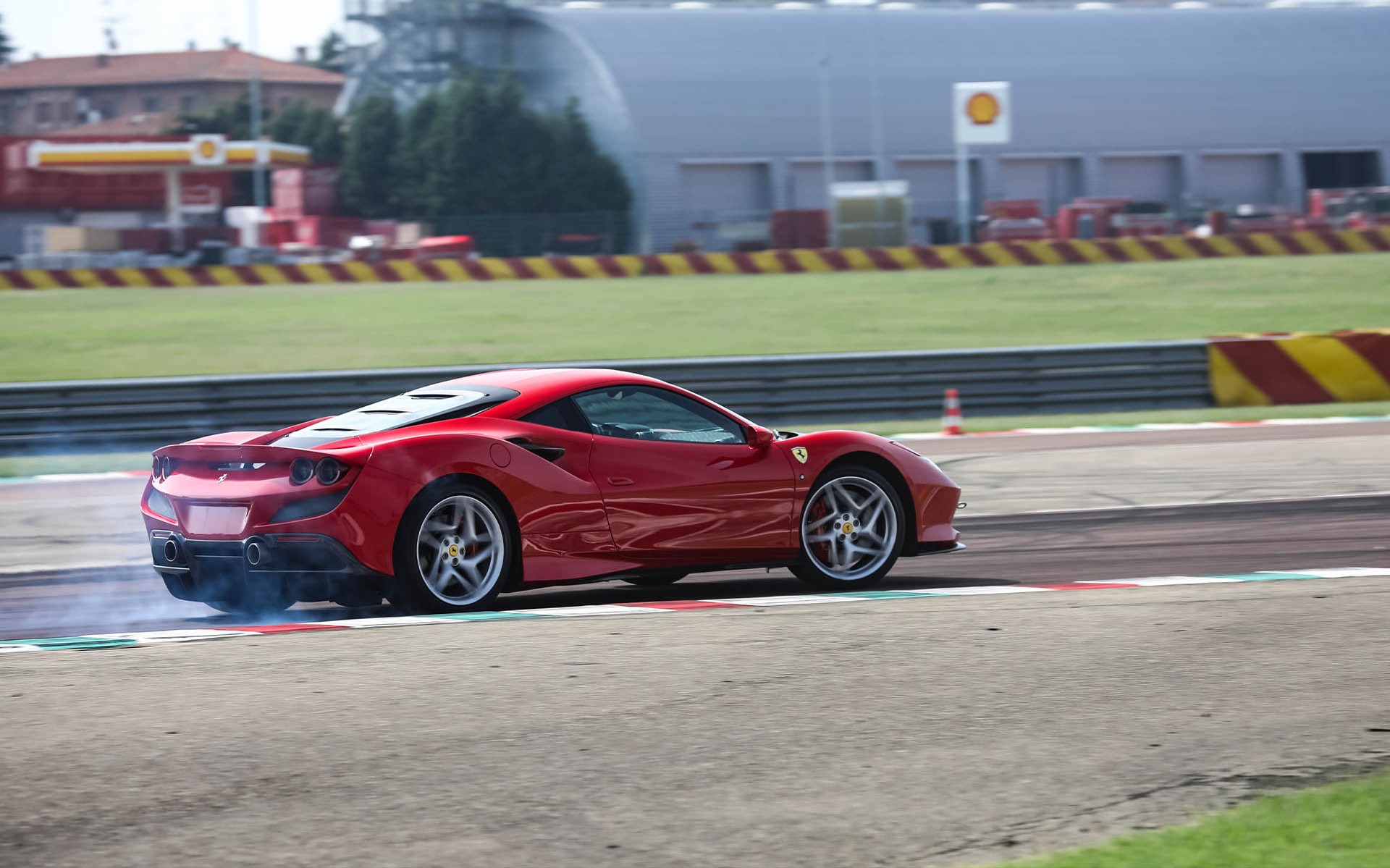 Ferrari F8 Tributo ετοιμάζεται για ρεκόρ στα.... Μετέωρα! Μάθε πού και πότε