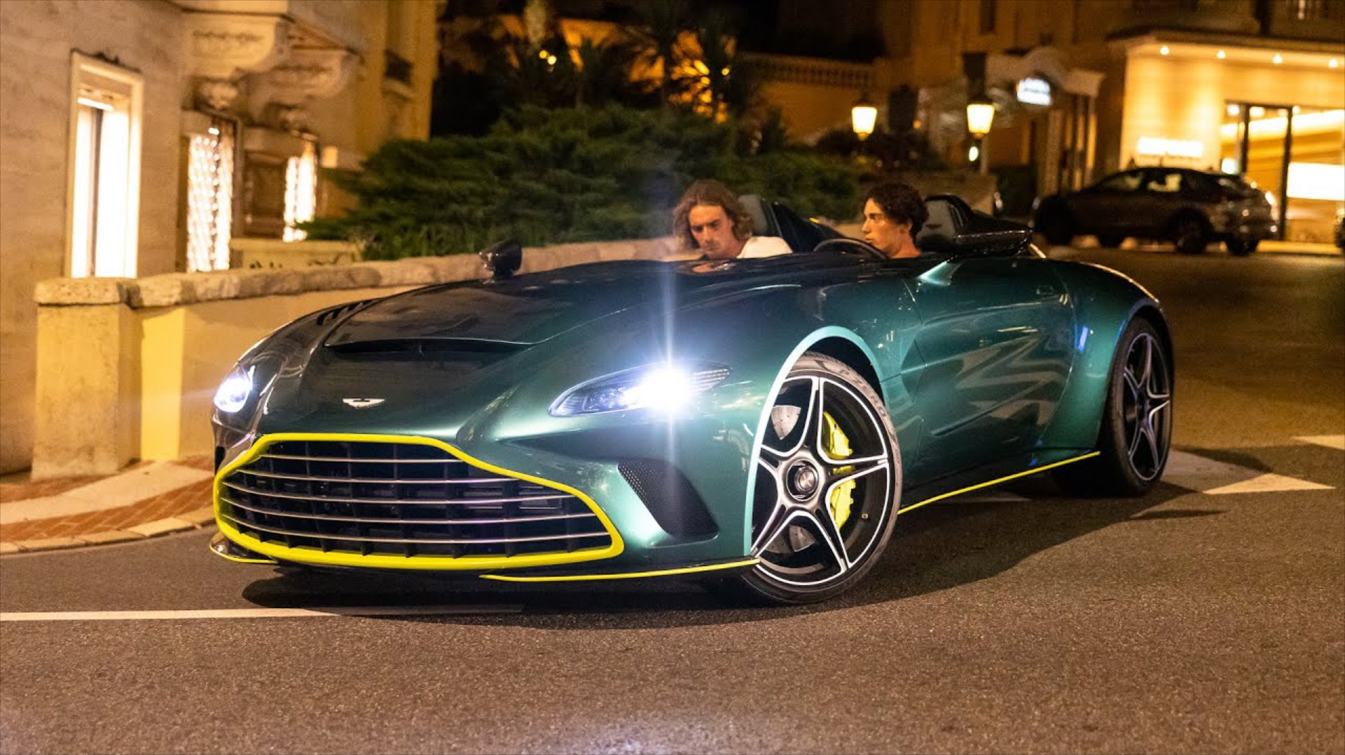 Στέφανος Τσιτσιπάς: Με Aston Martin αξίας 1 εκατ. ευρώ στο Μονακό! [video]