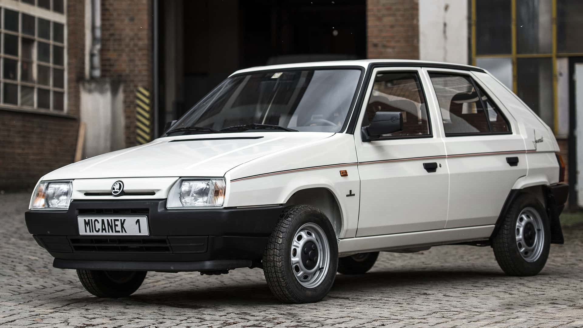 Ένα Skoda Favorit ήταν 30 χρόνια ακίνητο στην Αθήνα - Πόσο πουλήθηκε σήμερα;