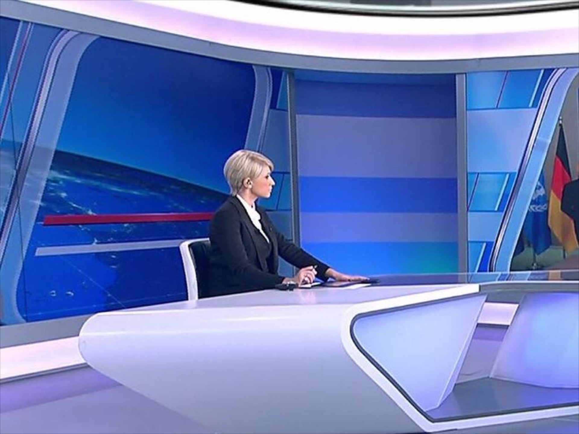 Σία Κοσιώνη: Οδηγεί scooter και... θέτει σε κίνδυνο το παιδί της!