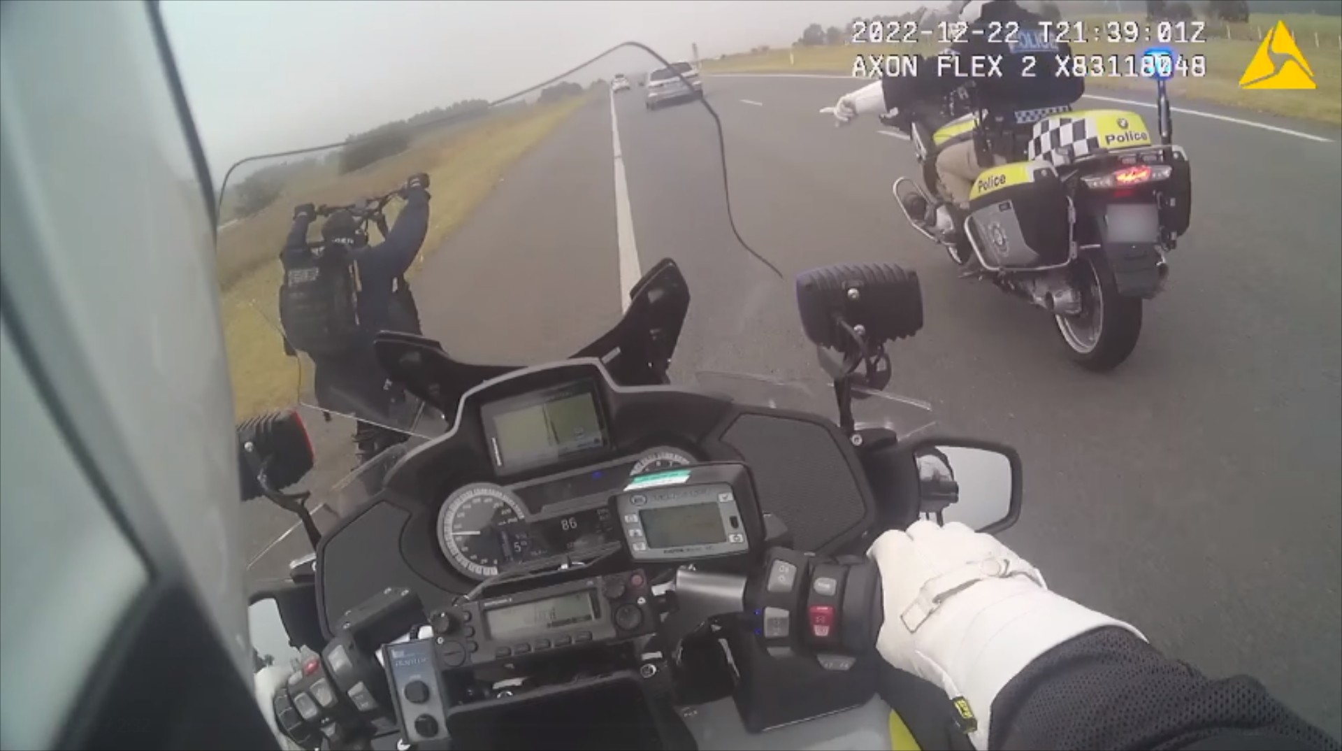 Video: Τρελή καταδίωξη e-scooter με 100 km/h - Η απίστευτη δικαιολογία του αναβάτη