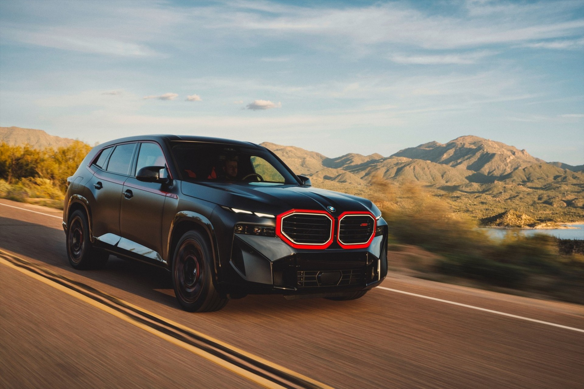 Έφτασε στην Ελλάδα η BMW XM Label Red – Δείτε τις τιμές 