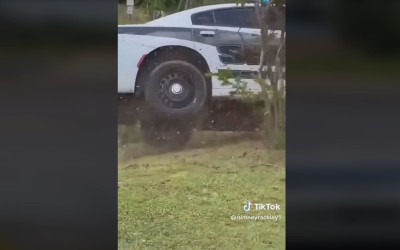 Καταδίωξη με 5 περιπολικά καταλήγει σε τρακάρισμα [video]