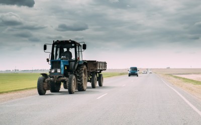Μπορούν τα τρακτέρ να βγουν στην εθνική οδό; Τι λέει ο νόμος