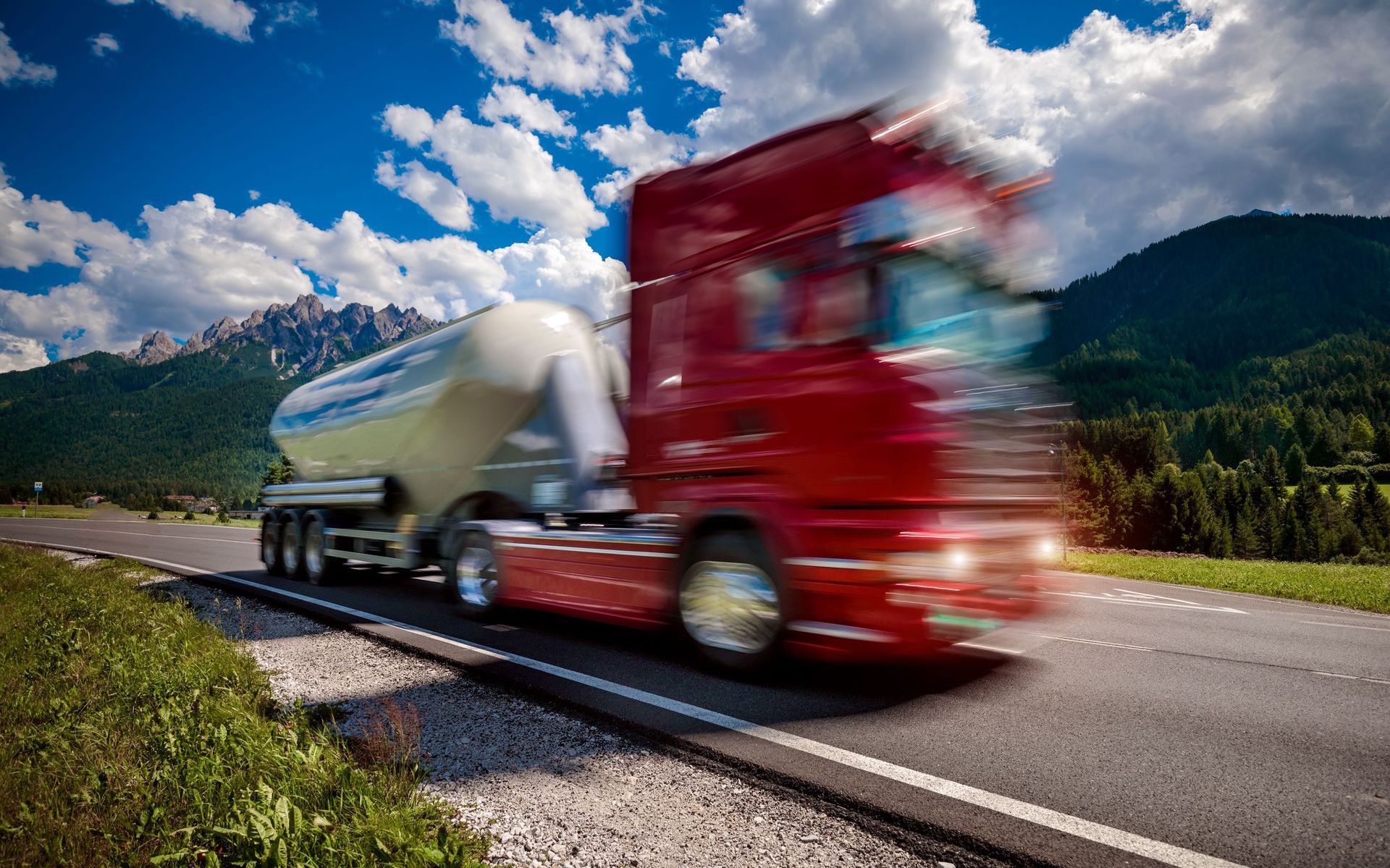 Τι αλλάζει στις μεταφορές επικίνδυνων φορτίων στην Ελλάδα