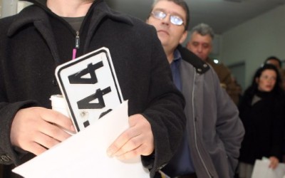 Κατάθεση πινακίδων κυκλοφορίας

