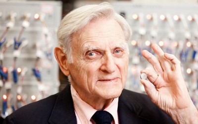 Πέθανε ο εφευρέτης των μπαταριών ηλεκτρικών αυτοκινήτων - Δεν έβγαλε ποτέ λεφτά από αυτές!