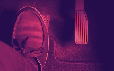 Πώς σταματάω το αυτοκίνητο αν μείνω από φρένα;