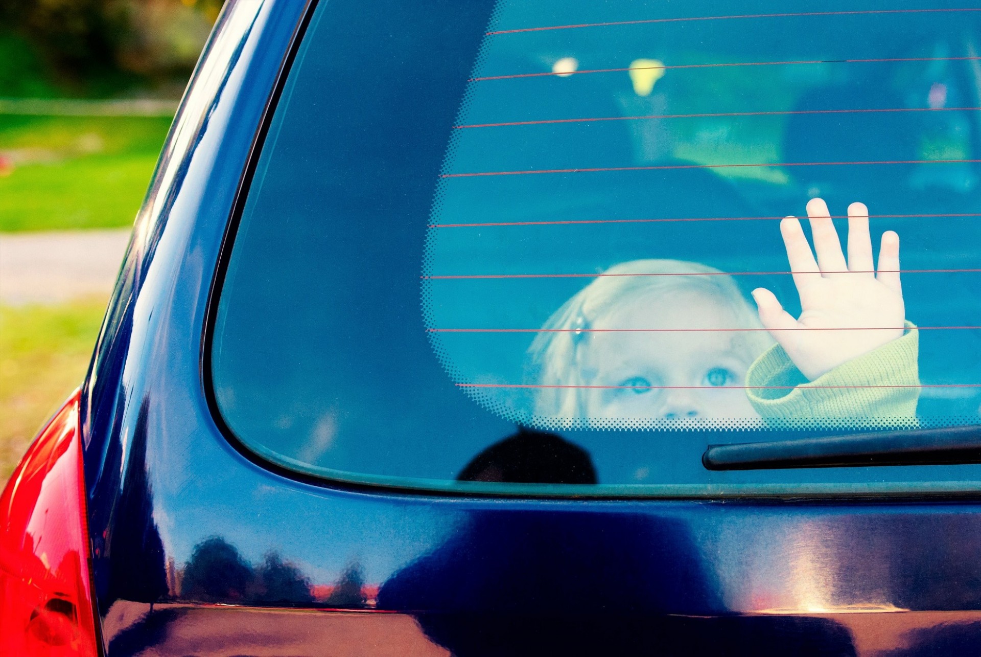 Καύσωνας: Παιδί παγιδεύτηκε σε αυτοκίνητο - «Σκάω, φωνάξτε τη μαμά μου!»