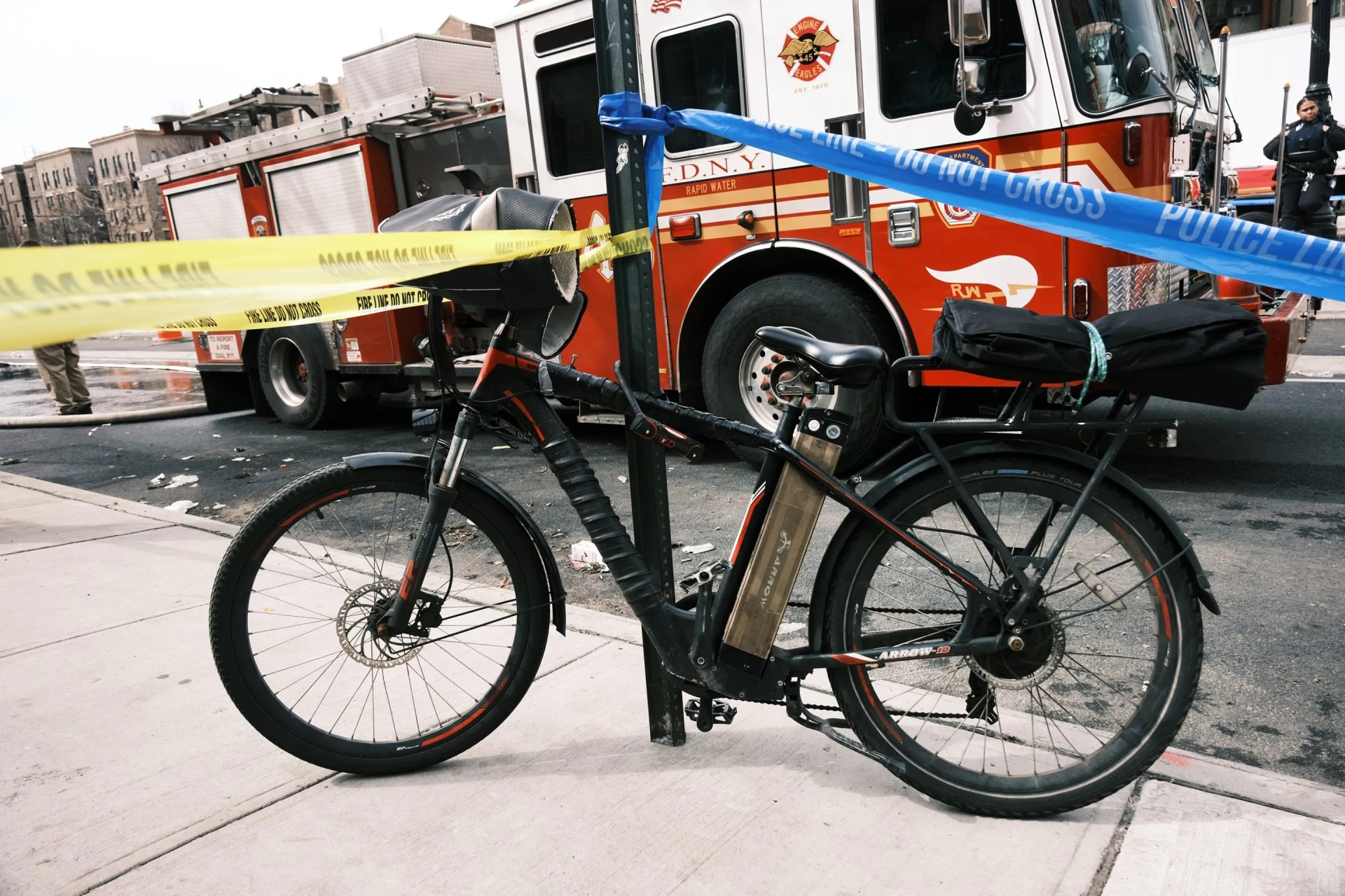 Φωτιές σε ηλεκτρικά πατίνα και e-bikes: Πώς φτάσαμε τους 8 νεκρούς - Ποια είναι η λύση