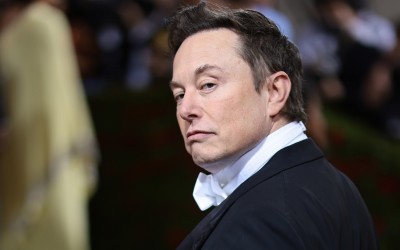 Elon Musk: Όλοι οι άλλοι είναι πάνω από 10 χρόνια πίσω από την Tesla