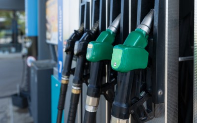 Τιμή βενζίνης: Ξανά στα 2 € - Γιατί συμβαίνει αυτό;