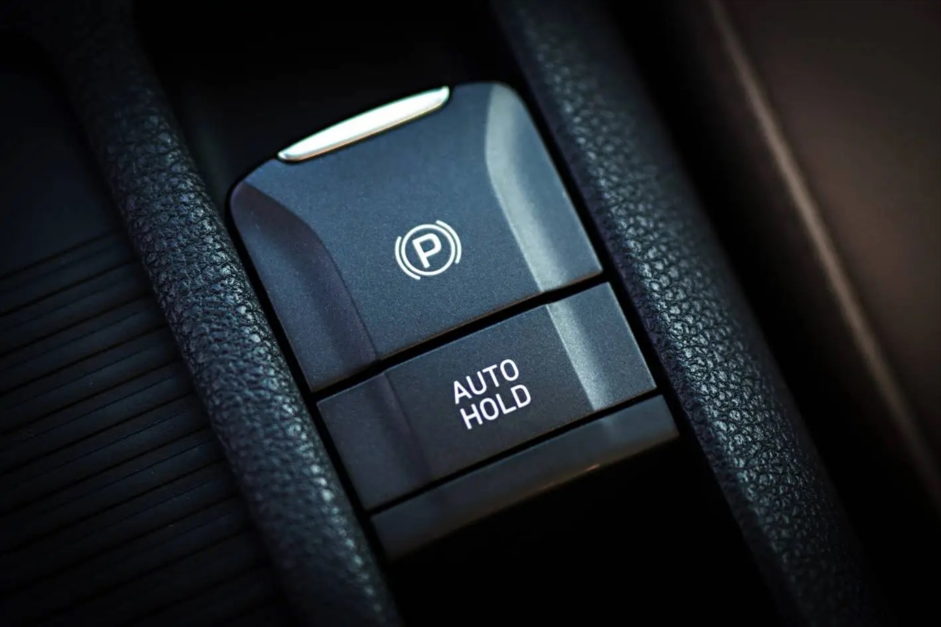Auto Hold: Το κουμπί που σε ξεκουράζει στο αυτοκίνητο - Πώς δουλεύει