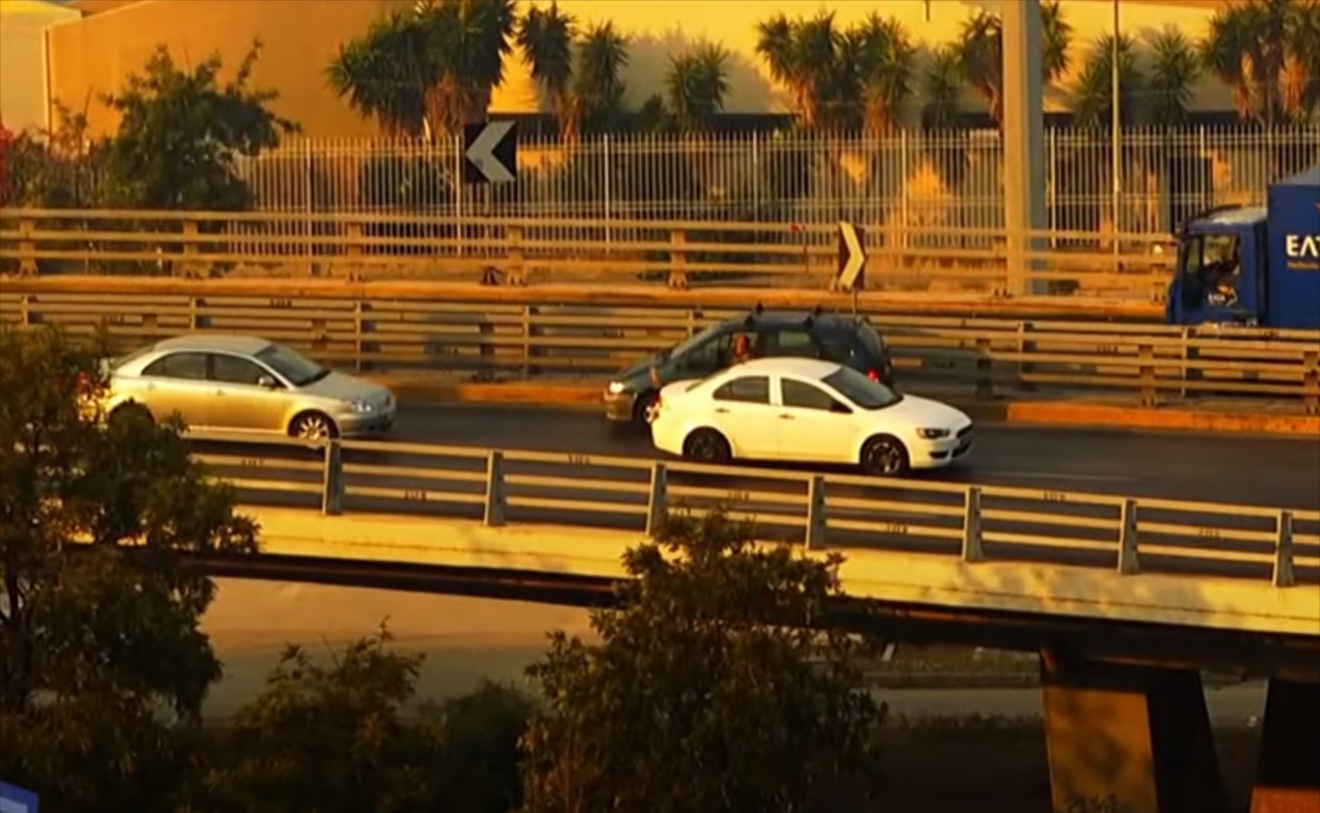 Απίστευτο: Μπήκε ανάποδα στην εθνική οδό στον Πειραιά [Video]