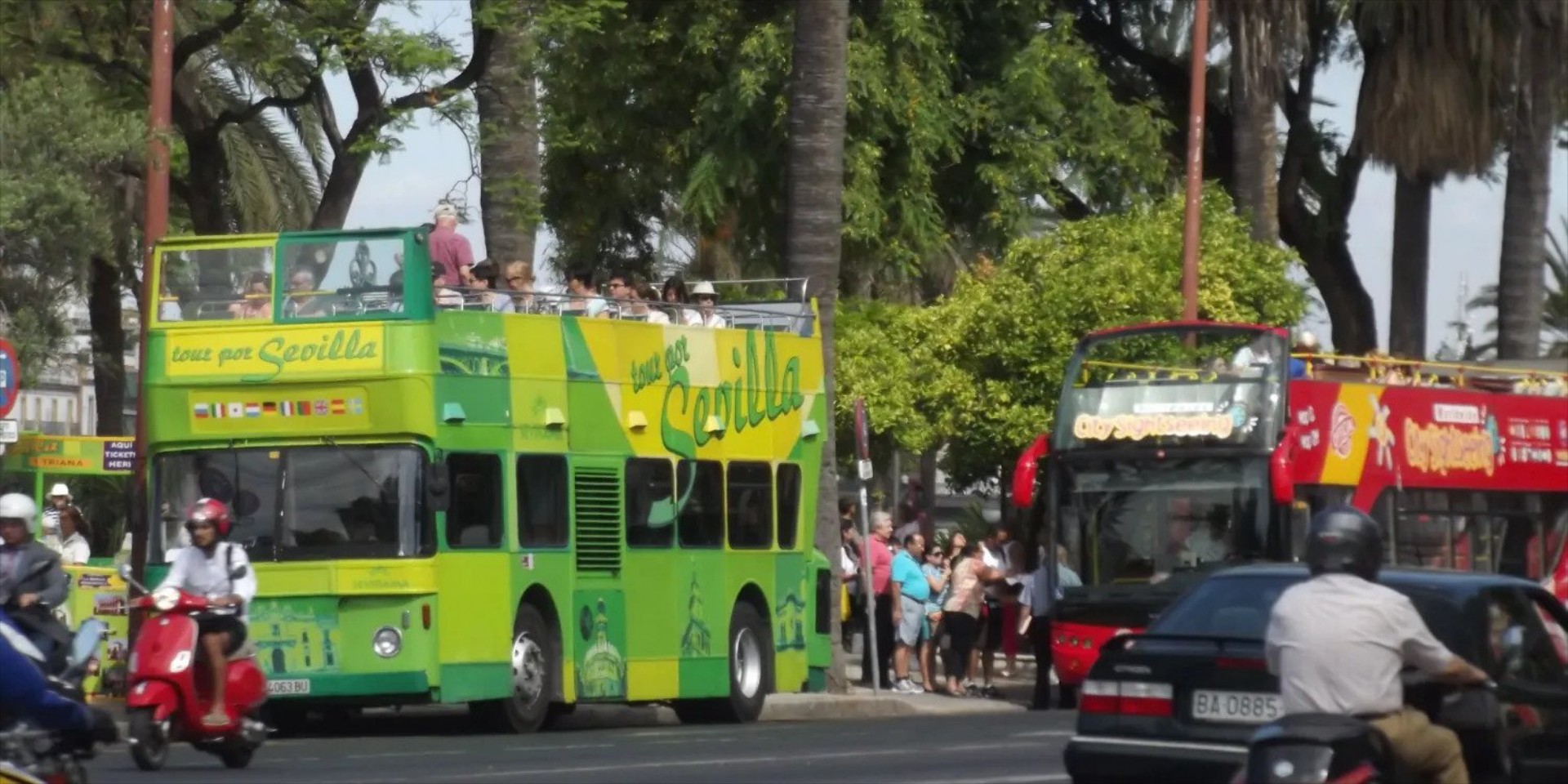Ηλιακή στάση λεωφορείου δροσίζει όσους περιμένουν