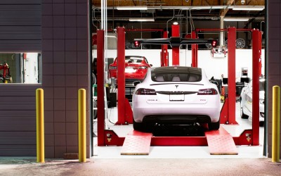 Χωρίς ανεξάρτητα συνεργεία, ξεχάστε τα ηλεκτρικά αυτοκίνητα! Ποιος βαράει «καμπανάκι»