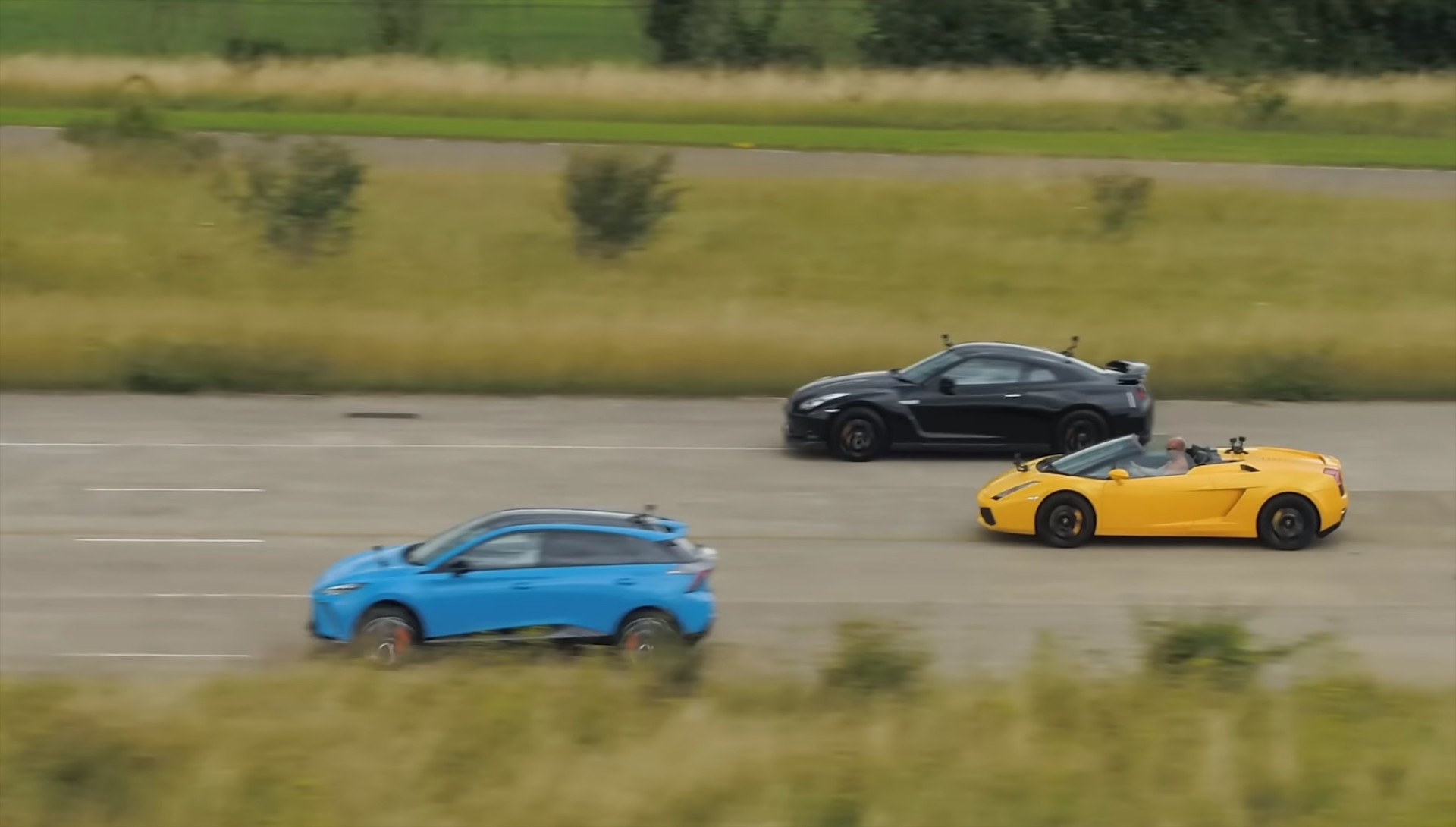 Video: Ένα οικογενειακό MG που ταπεινώνει supercars!