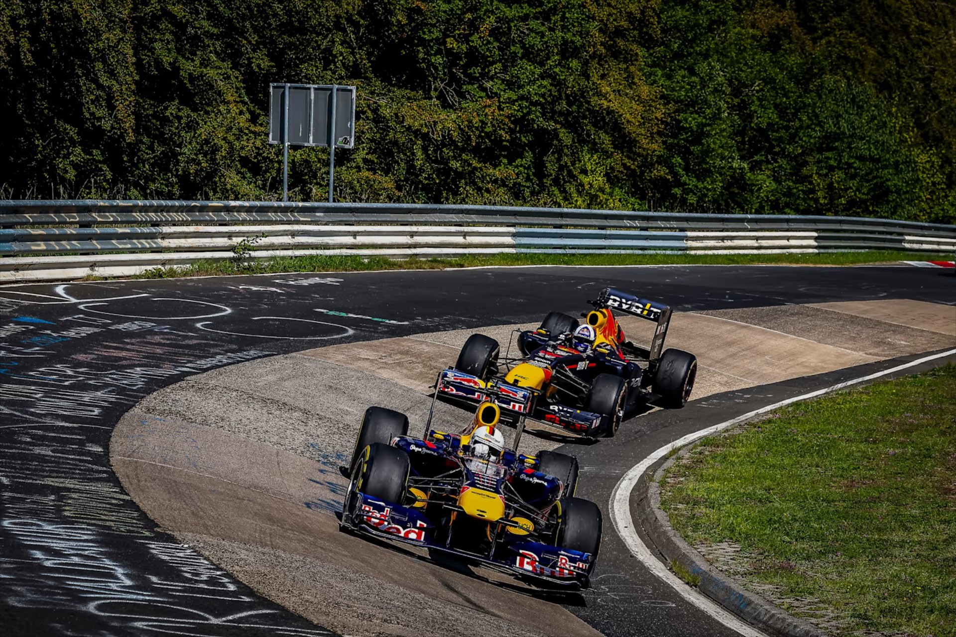 Ο Sebastian Vettel οδηγεί Red Bull RB7 και λέει... «δεν είναι απίθανο να γυρίσω στην F1» [video]