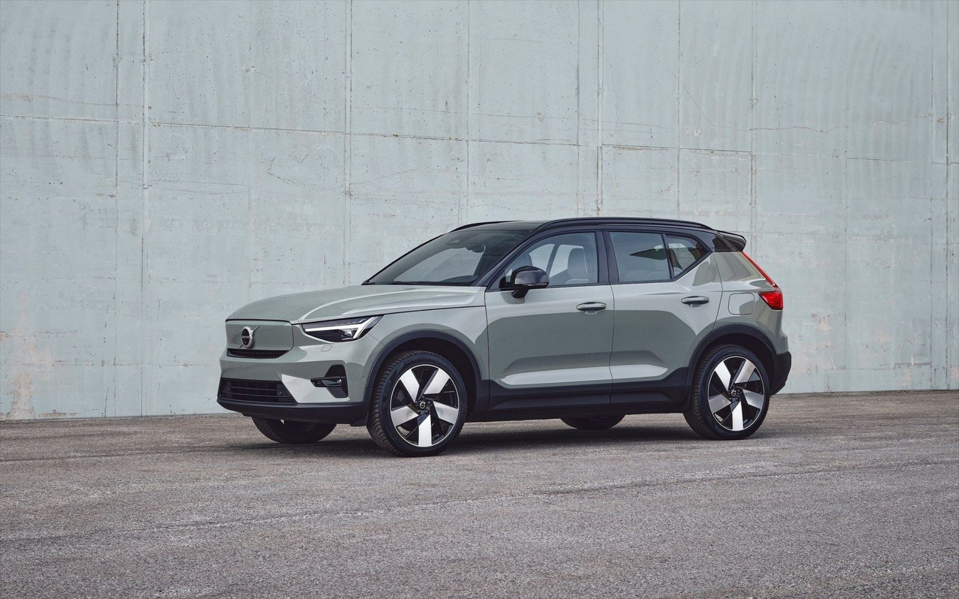 Volvo XC40: Γιατί αυτό το SUV βγαίνει πισωκίνητο, προσθιοκίνητο και 4WD;