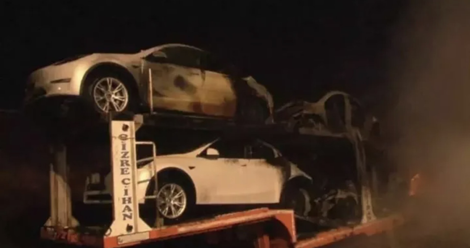 Φωτιά σε αυτοκινητάμαξα με Tesla στην Τουρκία [video]