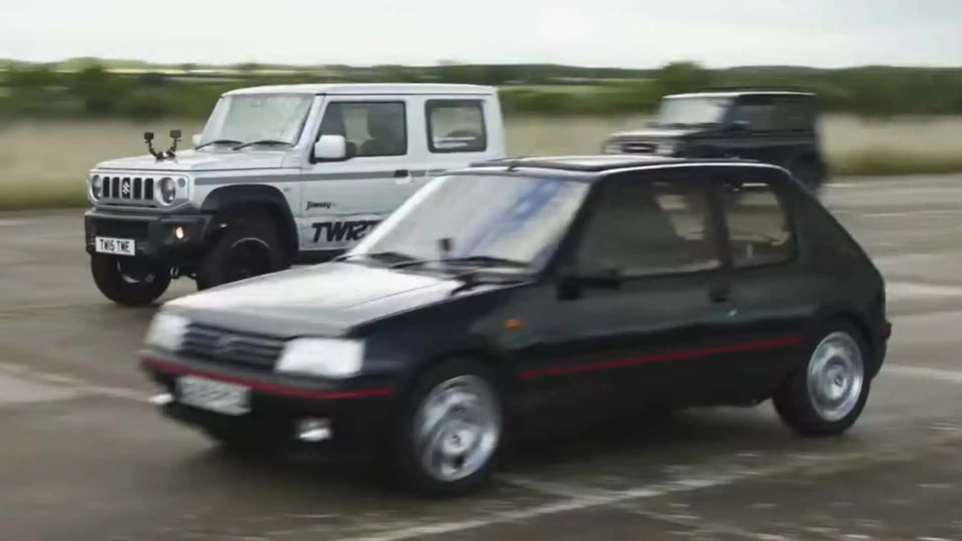 Video: Κόντρα Peugeot 205 GTI Vs Suzuki Jimny turbo 165 PS - Ποιος κερδίζει;