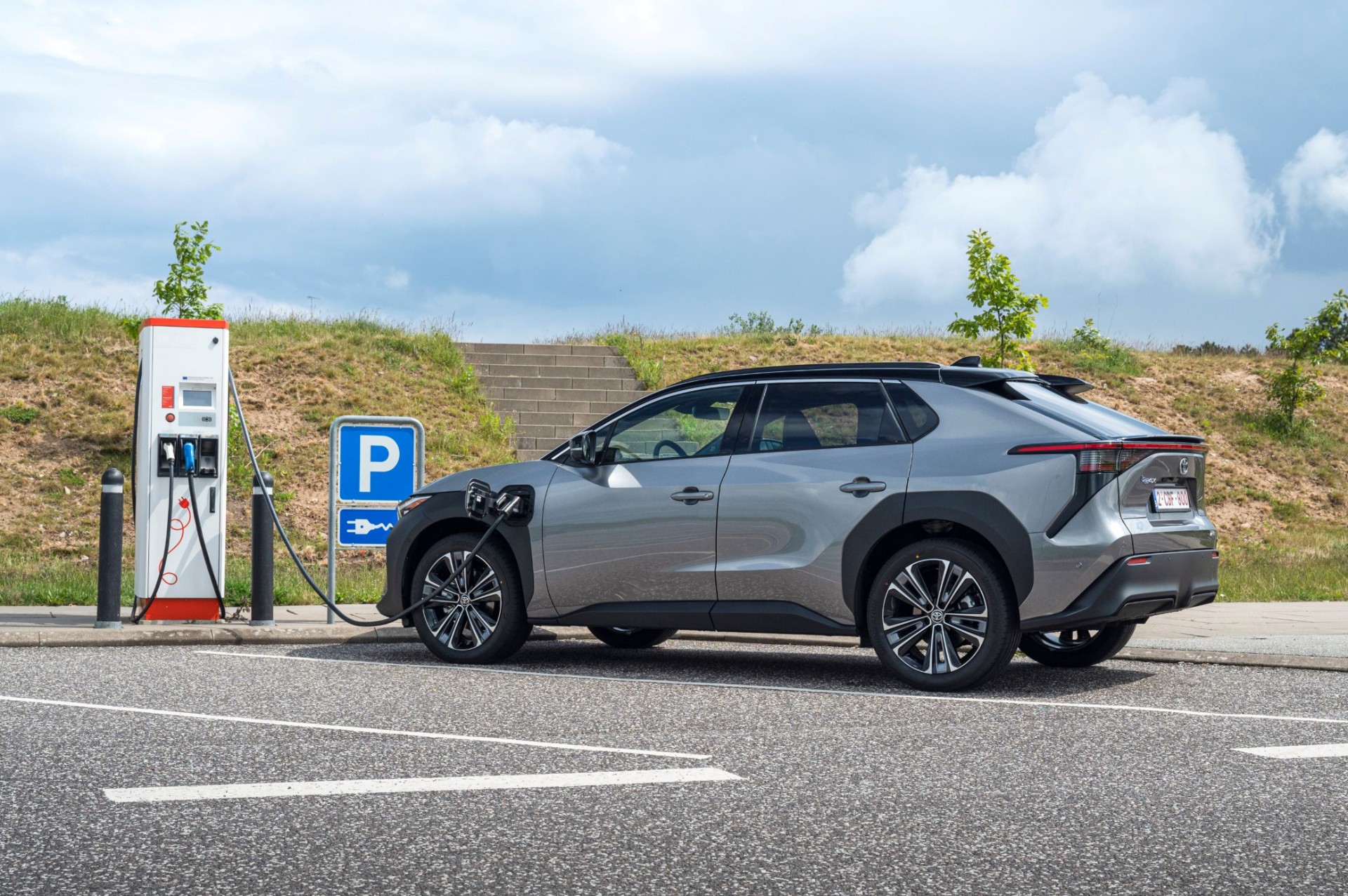 Toyota: Νέες μπαταρίες με αυτονομία 1.200 km και φόρτιση σε 10 λεπτά