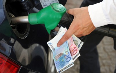 Πόσα χιλιόμετρα κάνεις με 20 € βενζίνη με ένα supermini και ένα SUV
