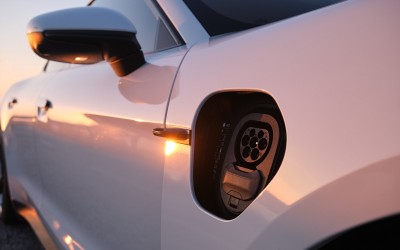 Ποιο είναι το πιο ακριβό ηλεκτρικό αυτοκίνητο στην Ελλάδα; Πόσο κοστίζει;