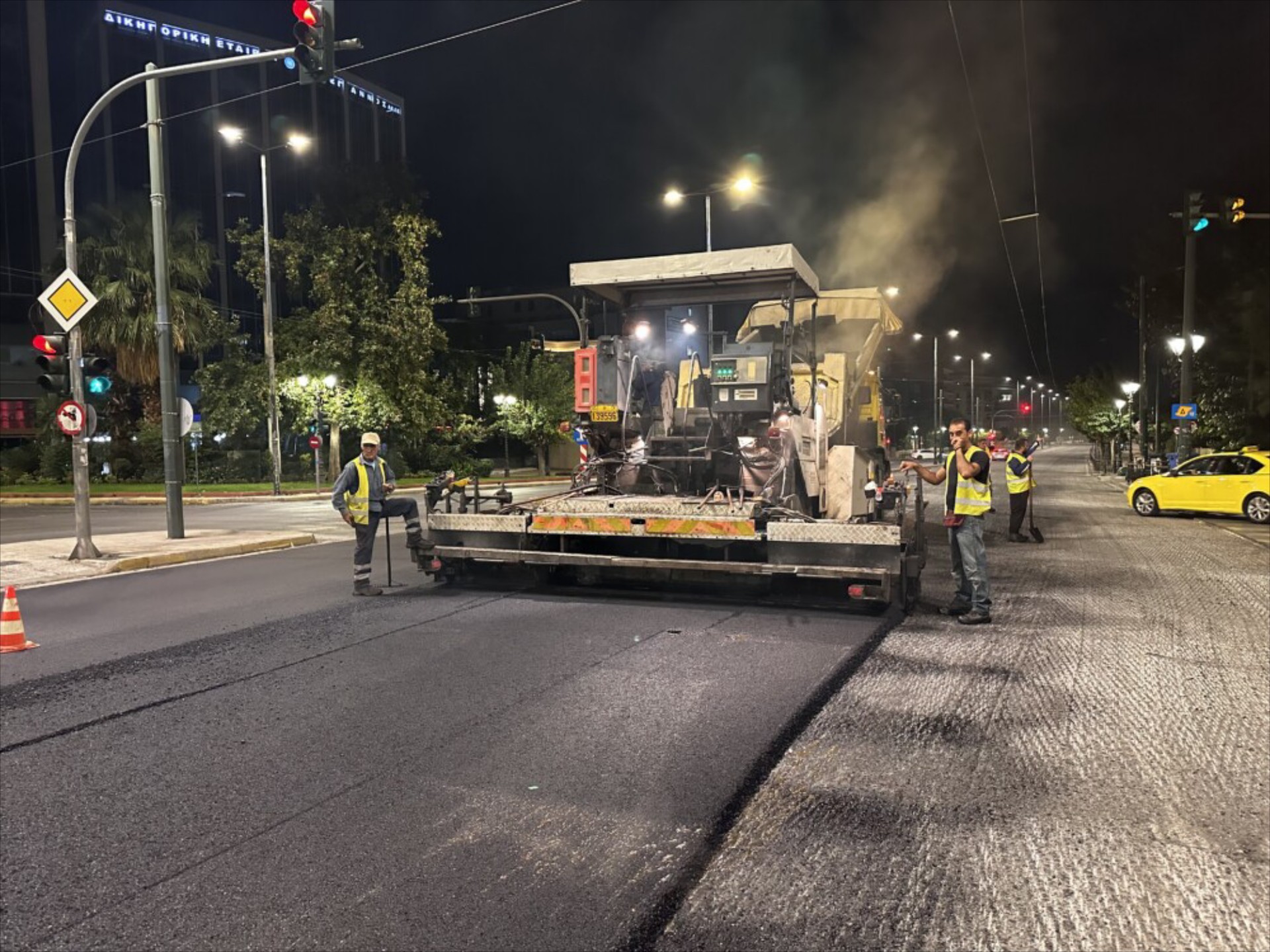 Αθήνα: Βάζουν νέα άσφαλτο μετά από 30 χρόνια σε κεντρική λεωφόρο [video] 