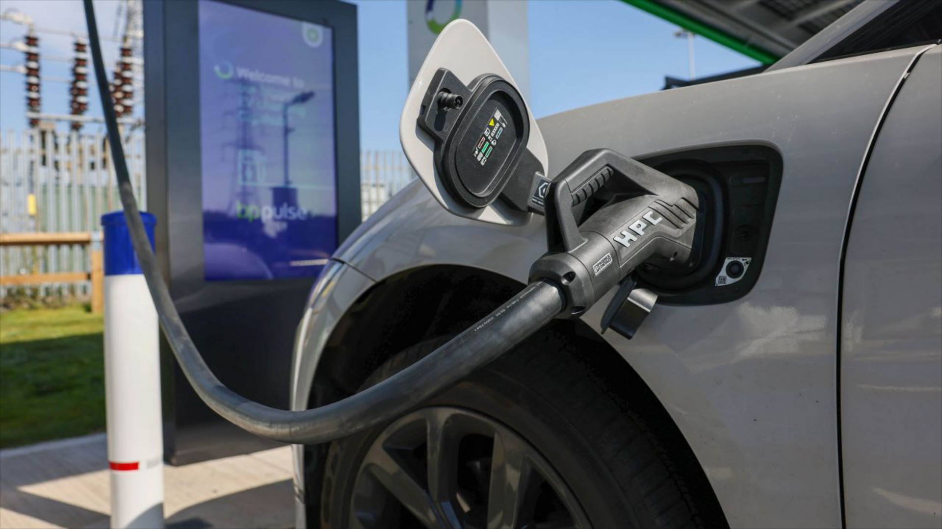 Η BP αγοράζει φορτιστές από την Tesla – Θα κοστίσουν δεκάδες εκατομμύρια!