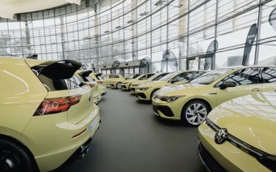 Αυτοί είναι οι 20 πρώτοι αγοραστές του Volkswagen Golf των 76.000 € [video]